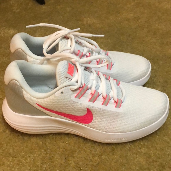 Nike Shoes - LIKE NEW white/pink Nike sneakers